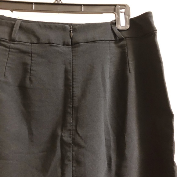 Black skirt - Picture 2 of 2